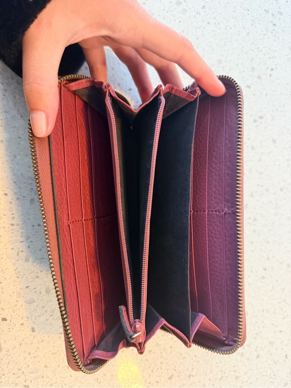 Authentic Gucci Burgundy Leather Zip Around Wallet GG Charm - Picture 5 of 5